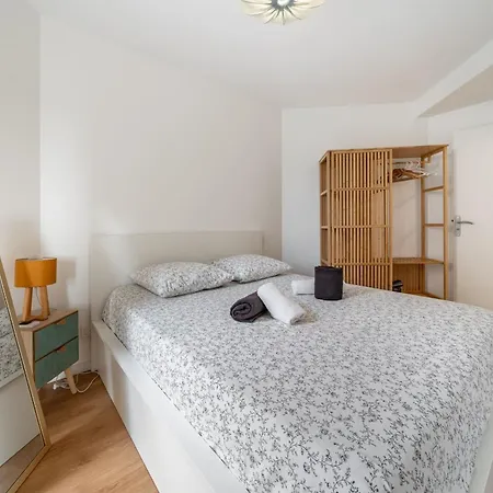 Renovated With Balcony And Parking Διαμέρισμα