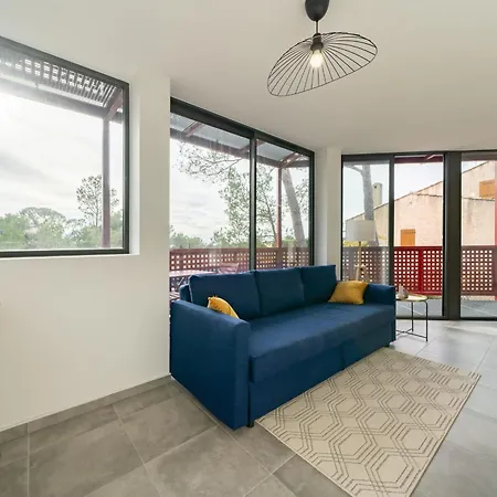 Apartment Renovated With Balcony And Parking