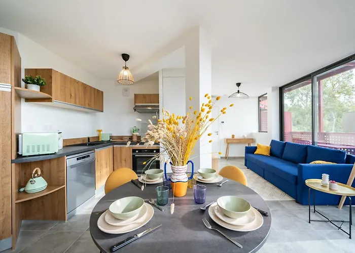 Renovated With Balcony And Parking Lejlighed