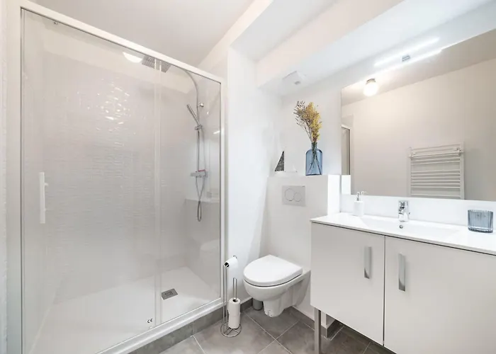 Lejlighed Renovated With Balcony And Parking *