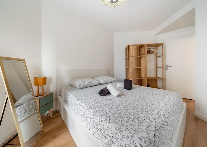 Renovated With Balcony And Parking Lejlighed