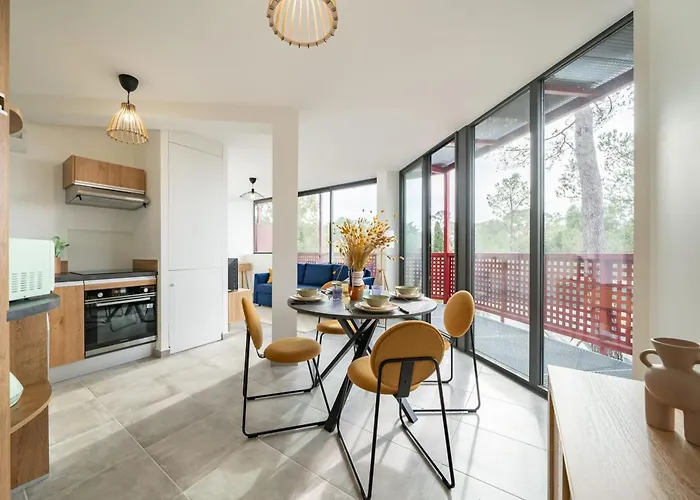 Lejlighed Renovated With Balcony And Parking